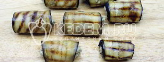 рулетики из баклажанов с орехами. Шаг 7