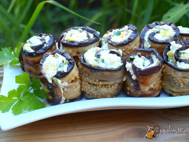 Рецепт рулетиков из баклажанов с плавленым сыром и болгарским перцем