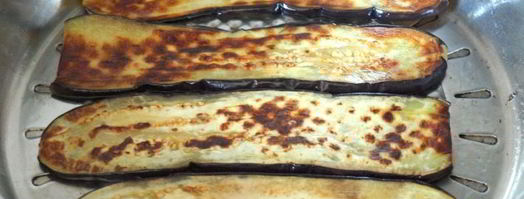 рулетики из баклажанов с плавленым сыром и болгарским перцем. Шаг 4