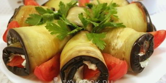 Рулетики из баклажанов с помидорами и сыром Фета