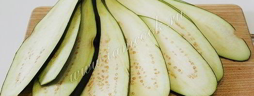 рулетики из баклажанов с помидорами и сыром фета. Шаг 3