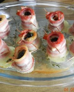 Рулетики из бекона с черносливом