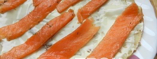 рулетики из блинов с лососем. Шаг 2