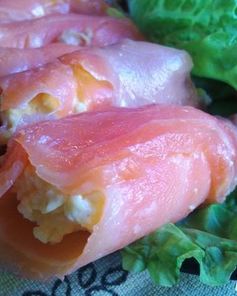 Рулетики из форели с сырным салатом