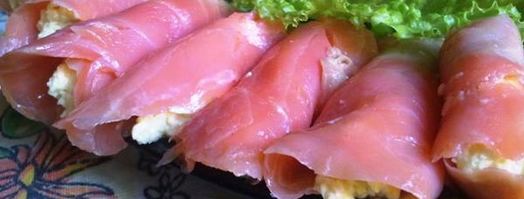 рулетики из форели с сырным салатом. Шаг 7