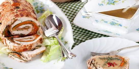 Рулетики из индейки с вином