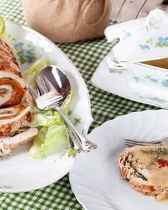 Рулетики из индейки с вином