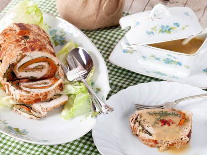 Рецепт рулетиков из индейки с вином