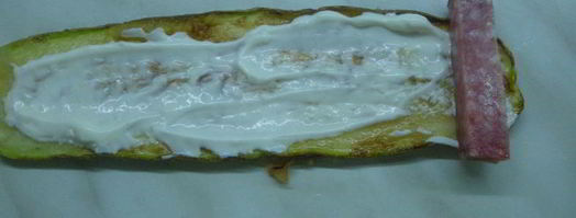 рулетики из кабачка с колбасой и помидоркой черри. Шаг 3