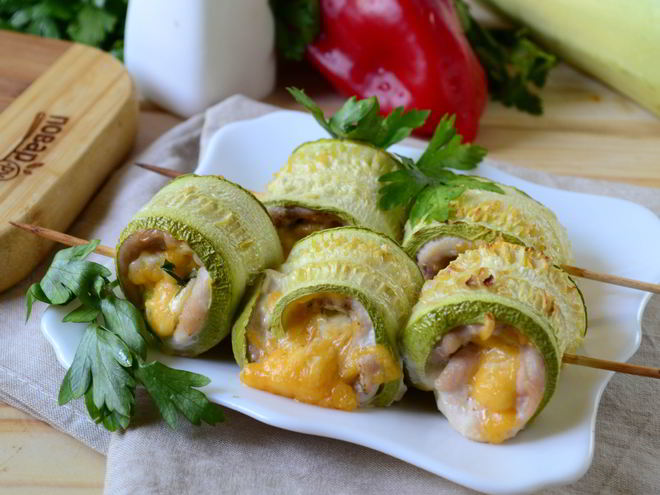 Рецепт рулетиков из кабачков с куриной грудкой