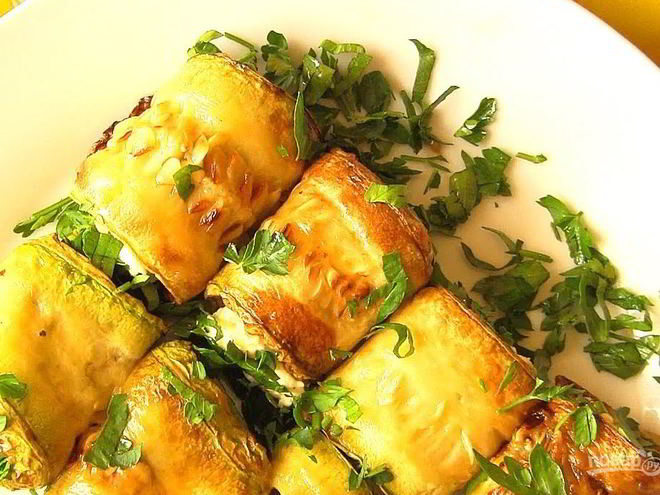 Рецепт рулетиков из кабачков с сыром и чесноком