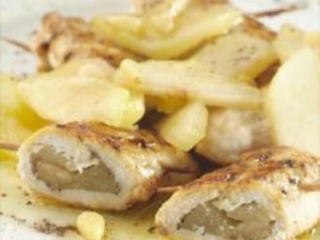Рецепт рулетиков из куриной грудки с грушей