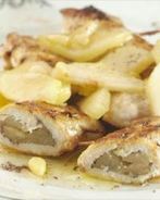 Рулетики из куриной грудки с грушей