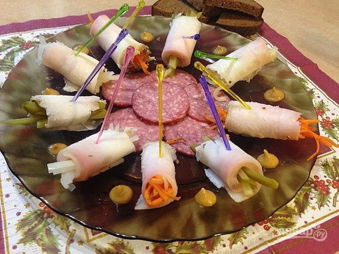 Рецепт рулетиков из сала