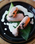 Рулетики из семги с огурцом и травами