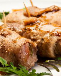 Рулетики из телятины с моцареллой и вялеными томатами