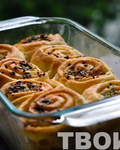 Рулеты с чесночной начинкой