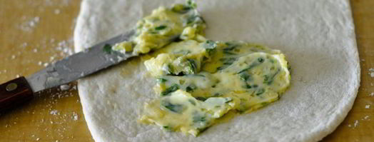 рулеты с чесночной начинкой. Шаг 5