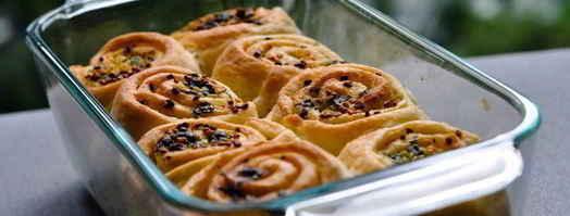 рулеты с чесночной начинкой. Шаг 9