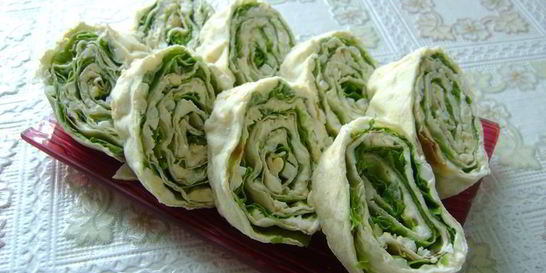 Рулеты с сыром и чесноком