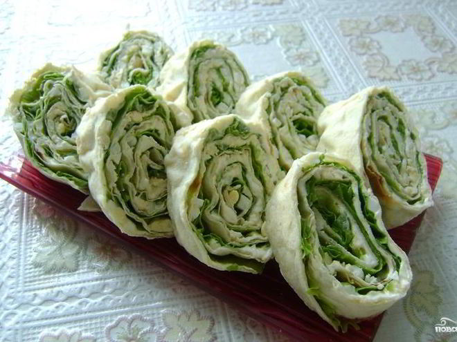 Рецепт рулетов с сыром и чесноком