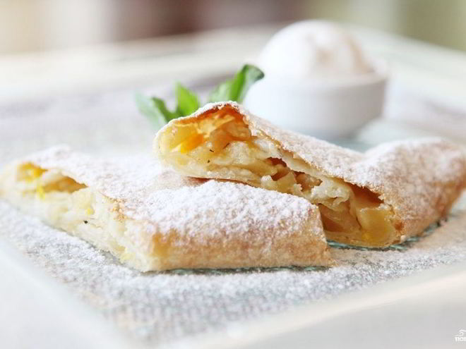 Рецепт слоеного рулета с яблоками