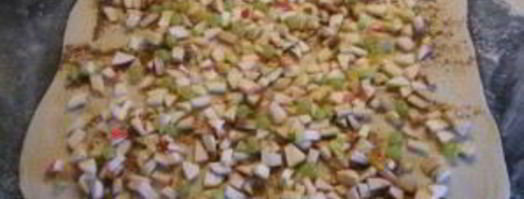 слоеный рулет с яблоками. Шаг 3