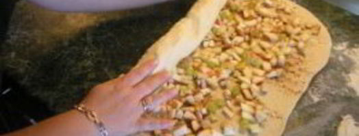 слоеный рулет с яблоками. Шаг 4