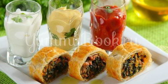 Слоеный рулет со шпинатом и ветчиной