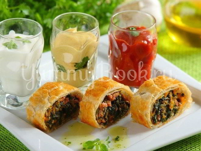 Рецепт слоеного рулета со шпинатом и ветчиной