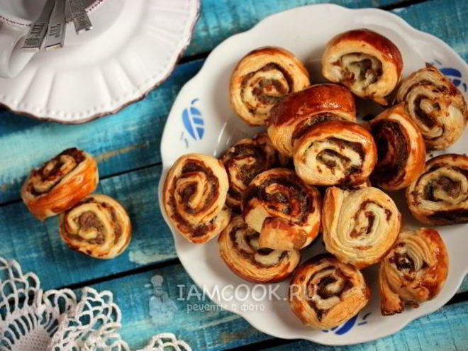 Рецепт слоеных рулетиков с мясным фаршем