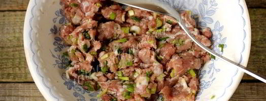 слоеные рулетики с мясным фаршем. Шаг 3