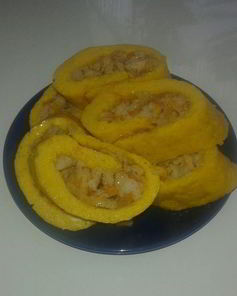 Тыквенно-чесночный рулет с рыбной начинкой