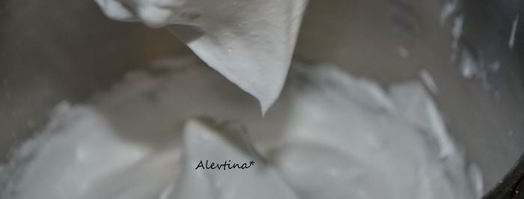 воздушный рулет с пеканом и ягодами. Шаг 2