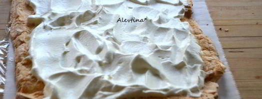 воздушный рулет с пеканом и ягодами. Шаг 9