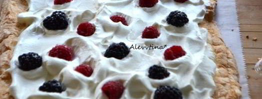 воздушный рулет с пеканом и ягодами. Шаг 10