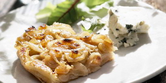 Закусочный рулет с луком