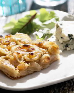 Закусочный рулет с луком