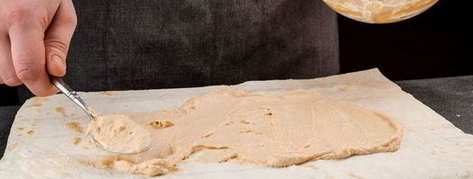 закусочные рулетики с паштетом из лосося. Шаг 4