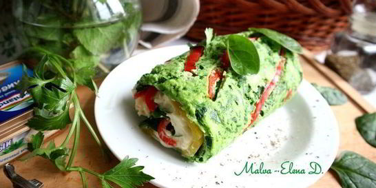 Зеленый рулет с креветками и болгарским перцем