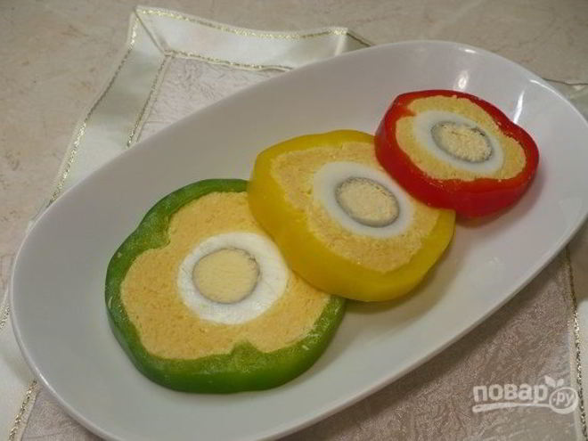 Рецепт сырых фаршированных сыром кольца перца