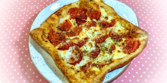 Капрезе тарт с томатами и сыром моцарелла