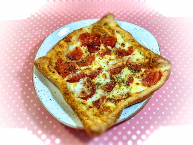 Рецепт капрезе тарт с томатами и сыром моцарелла