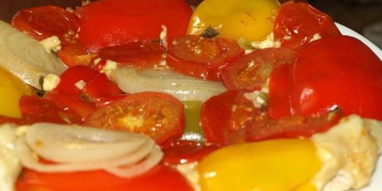 Овощной тарт с помидорами, болгарским перцем, луком