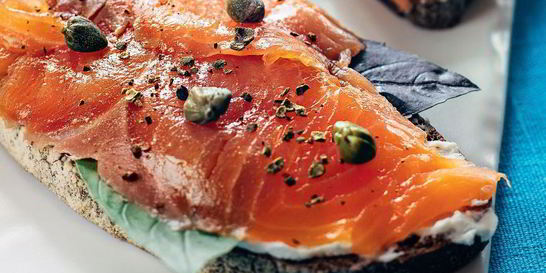 Ржаные тартинки с лососем