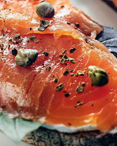 Ржаные тартинки с лососем