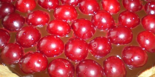 Шоколадно-вишневый тарт