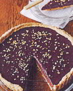 Шоколадный тарт с фундуком и медом