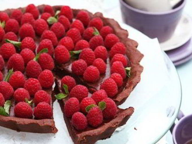 Рецепт шоколадного тарта с малиной