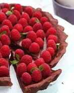 Шоколадный тарт с малиной